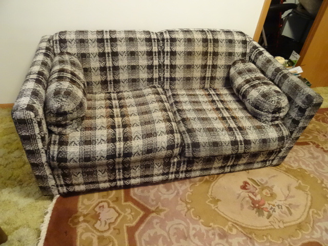 Wards Loveseat 61 X 35 X 28