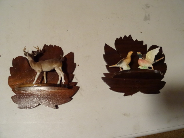 2 Wall Shelfs With Animals