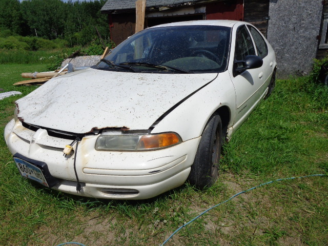 lot 4 image: 1998 Dodge Stratus