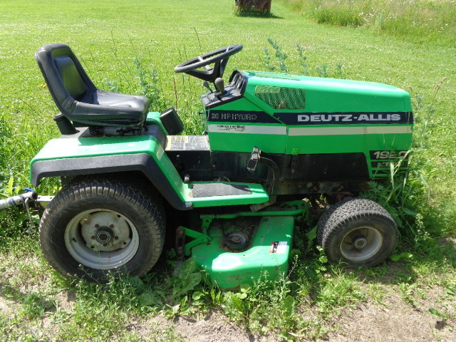 lot 3 image: 1974 Deatz-Allis Garden Tractor
