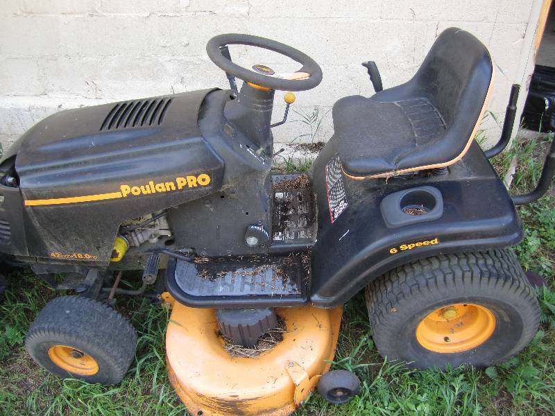 lot 3 image: Craftsman Poulon Pro riding lawn mo...