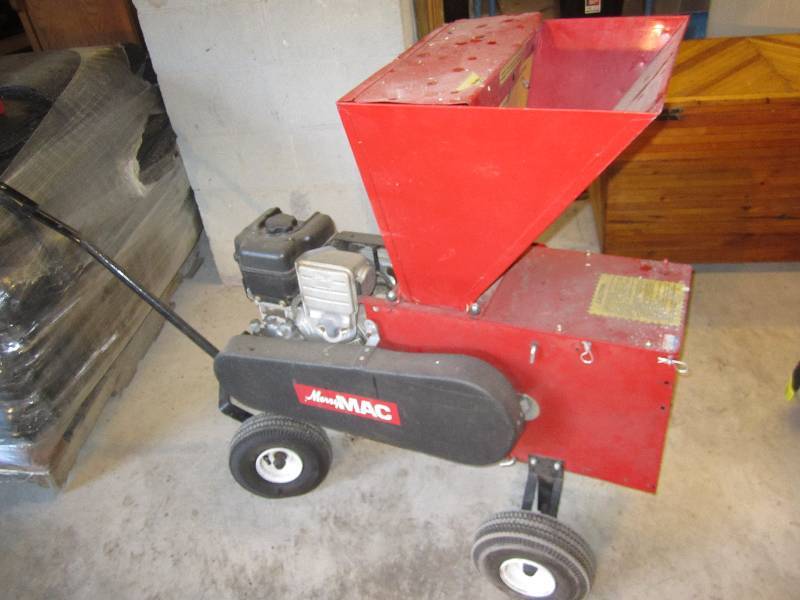 lot 9 image: Merry Mac 10 hp shredder  chipper...
