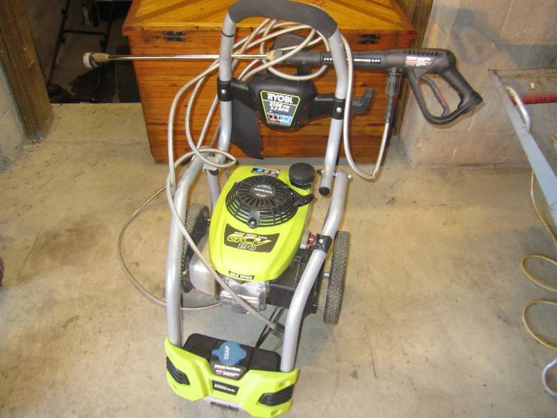 lot 10 image: Ryobi 3100 PSI pressure washer 2.5 ...