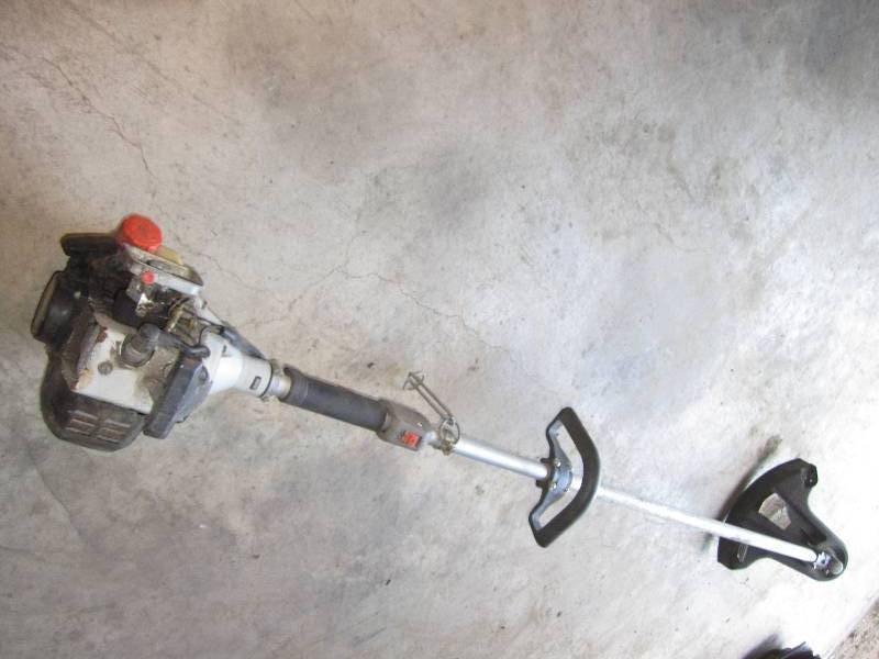lot 13 image: Echo SRM 3000 weed whip, starts wit...