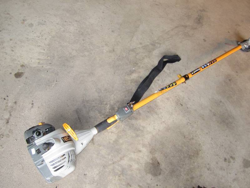 lot 16 image: Robi weed whip, runs, may need star...