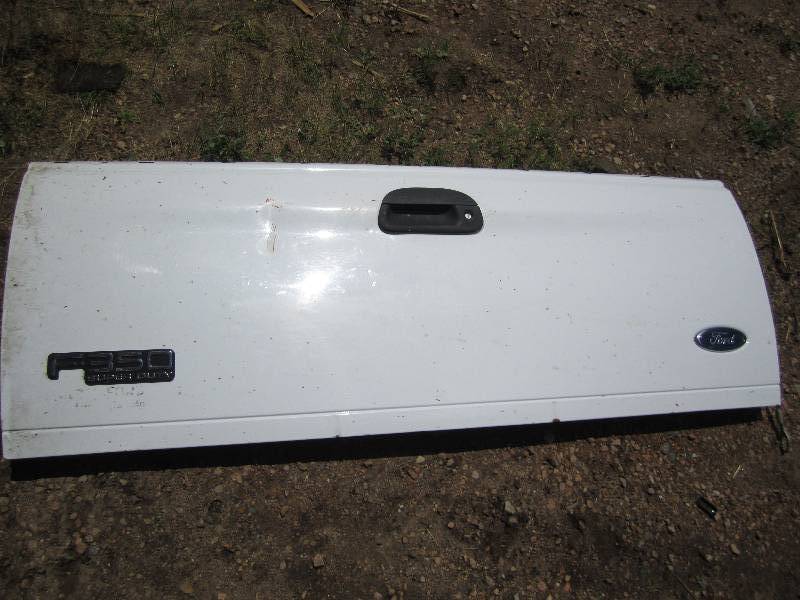 lot 30 image: Tailgate off a Ford F350 super duty...