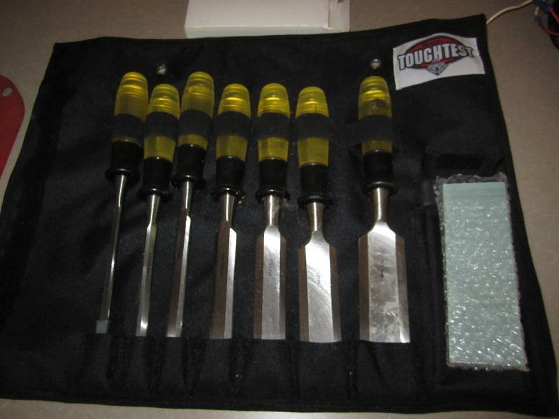 lot 50 image: New Handy Toughtest chisel set with...