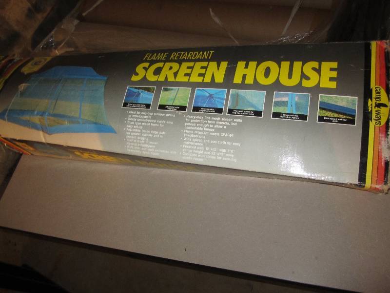 lot 53 image: 12 x 12 foot screen house...