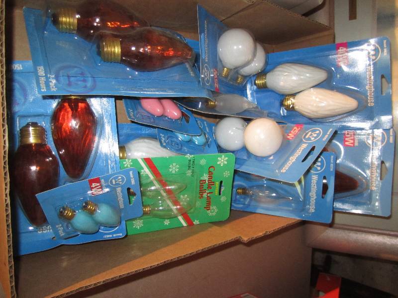 lot 55 image: Lot of assorted light bulbs...