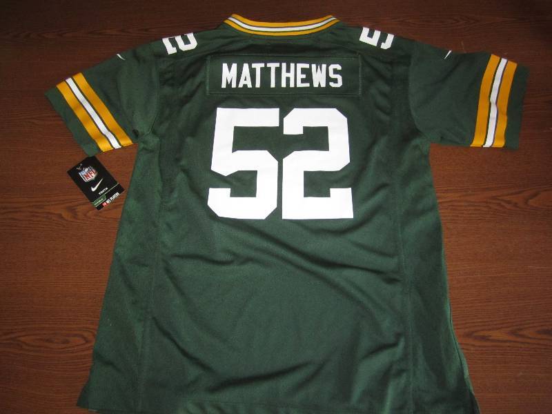 lot 75 image: New Youth XL Packers jersey...