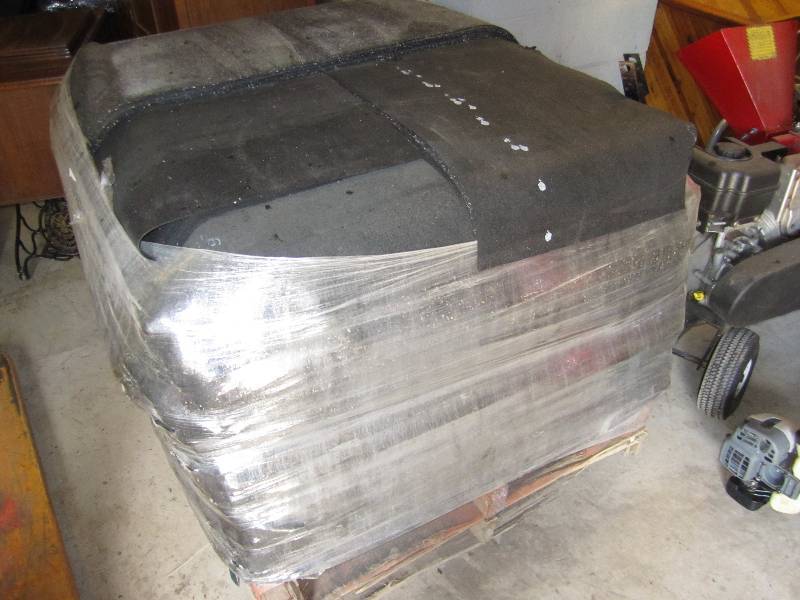 lot 77 image: Pallet of rubber roofing pieces, gr...