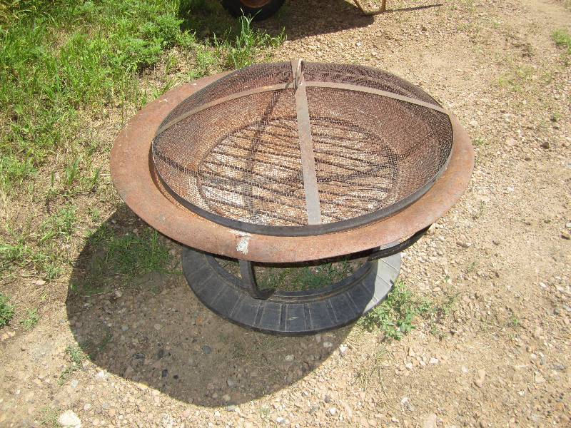 lot 79 image: Patio grill, some rust...