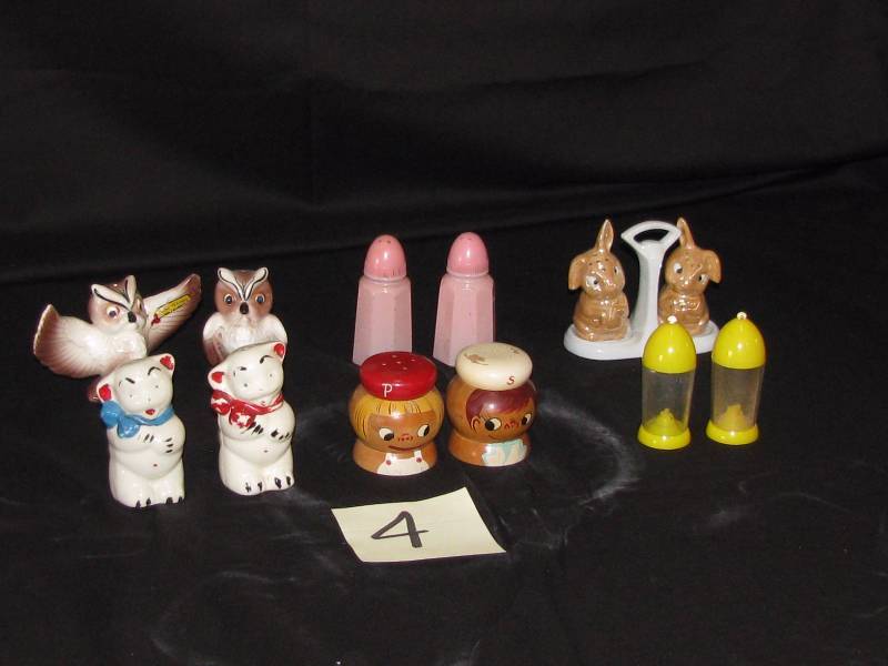 lot 4 image: Salt & Pepper Sets