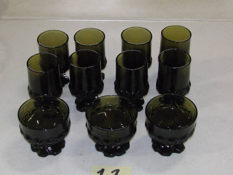 lot 12 image: Franciscan Olive Glassware