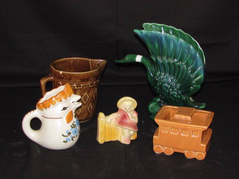 lot 15 image: Misc. Pottery