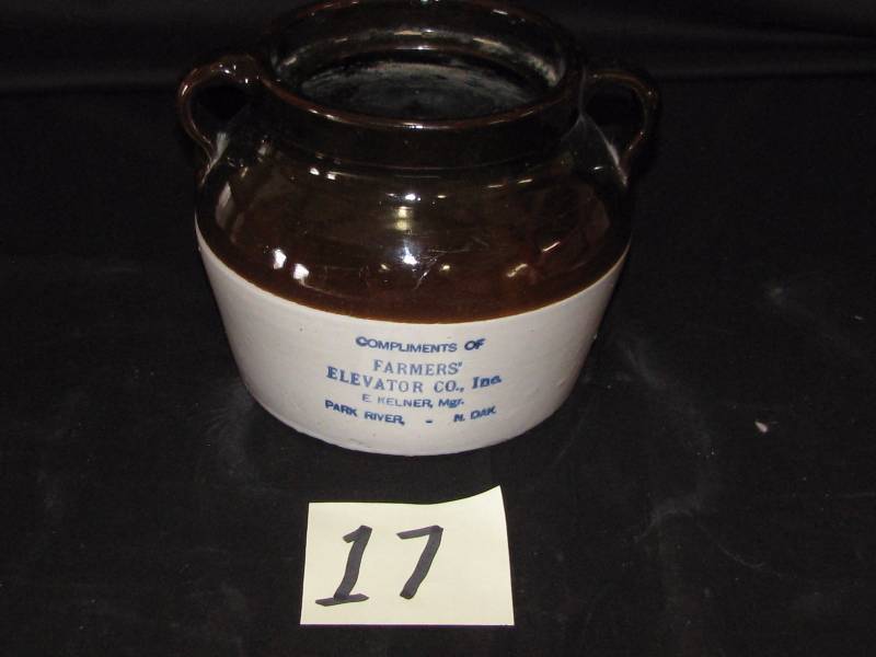 lot 17 image: Red Wing Union Stoneware Bean Pot