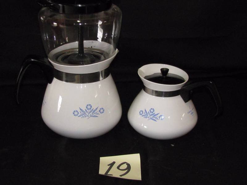 lot 19 image: Corning Ware Coffee Dripolator &  Tea Pot