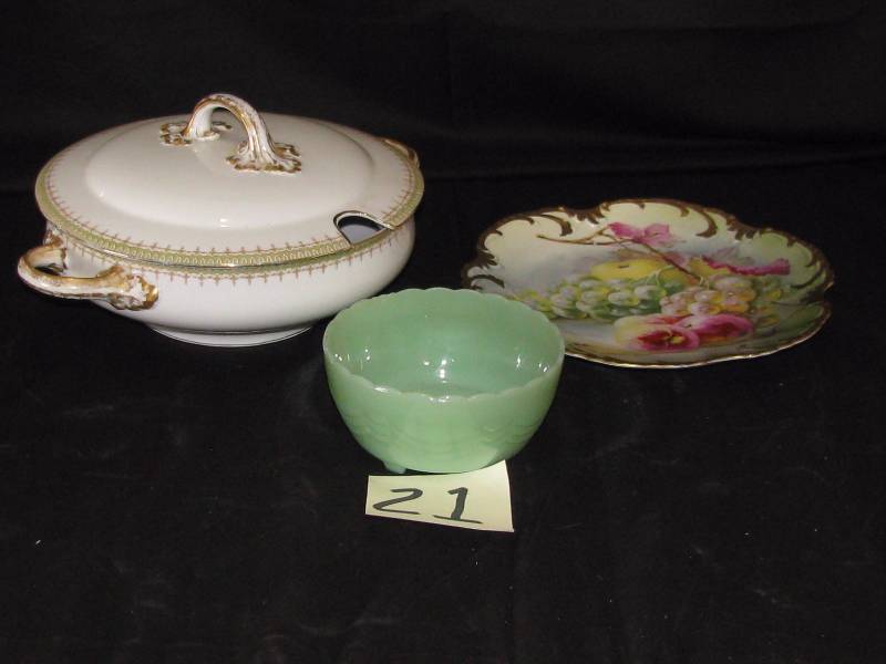 lot 21 image: Vintage Soup Tureen - Plate - Jadeite Bowl