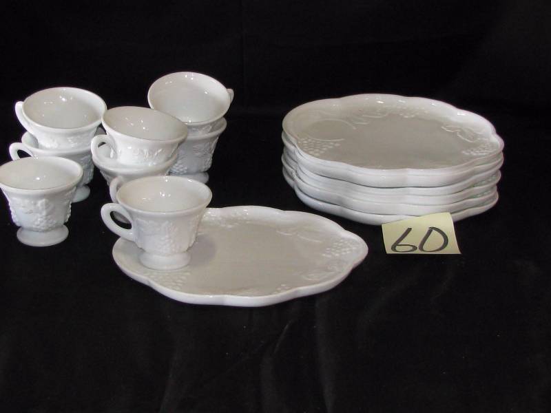 lot 60 image: Grape Pattern Milk Glass Snack Set