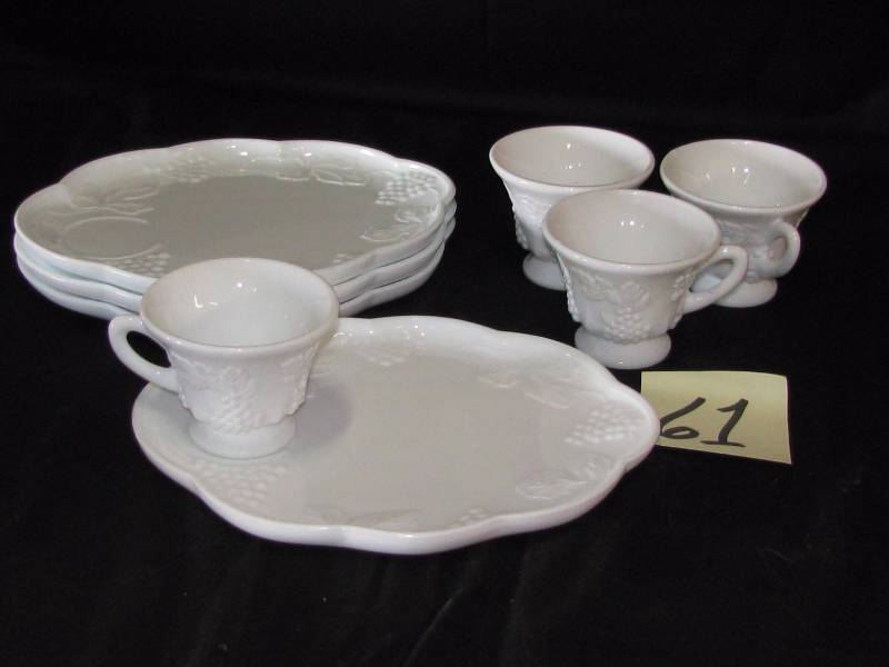 lot 61 image: Grape Pattern Milk Glass snack Set