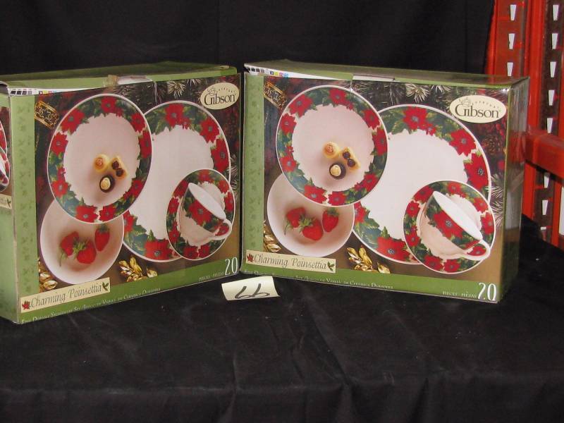 lot 66 image: Gibson Charming Poinsettia Dishes