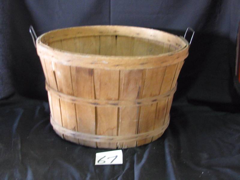 lot 67 image: Apple Basket