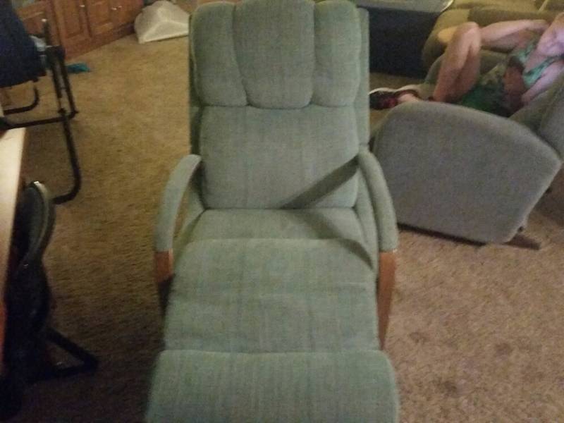 lot 17 image: Lazy Boy Recliner