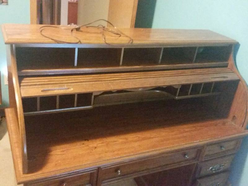lot 1 image: Roll Top Desk - Oak- very heavy