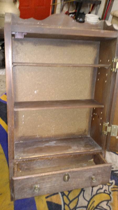 lot 27 image: Vintage Medicine Cabinet
