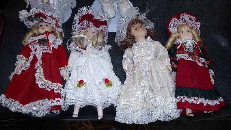 lot 21 image: Lot of collectible Dolls, appear porcelain or ceramic.