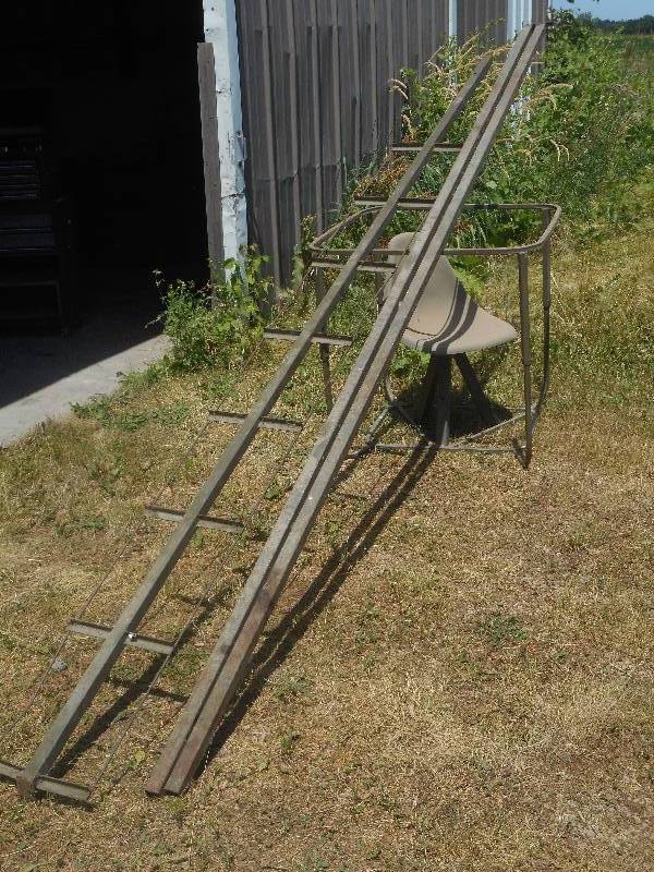 lot 2 image: Metal Tri-Pod Deer Stand, 12ft Legs...