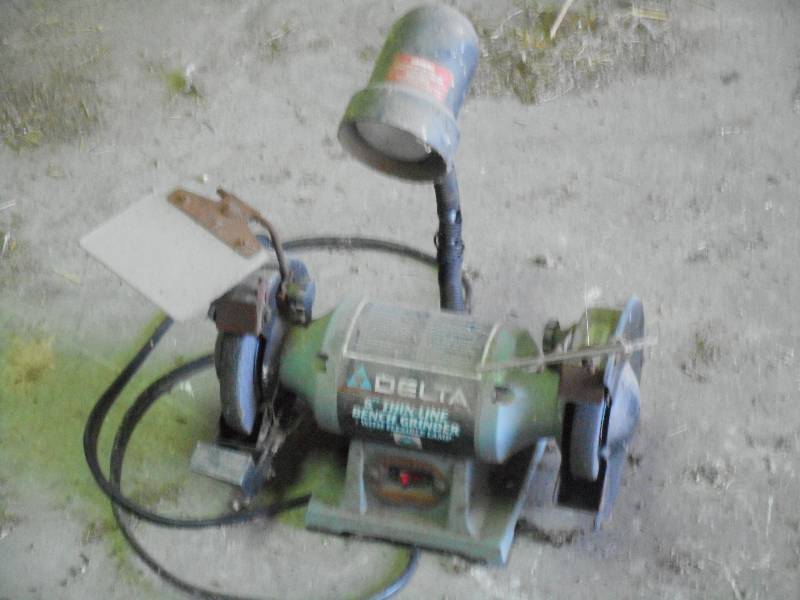 lot 11 image: Delta 6 Bench Grinder ...
