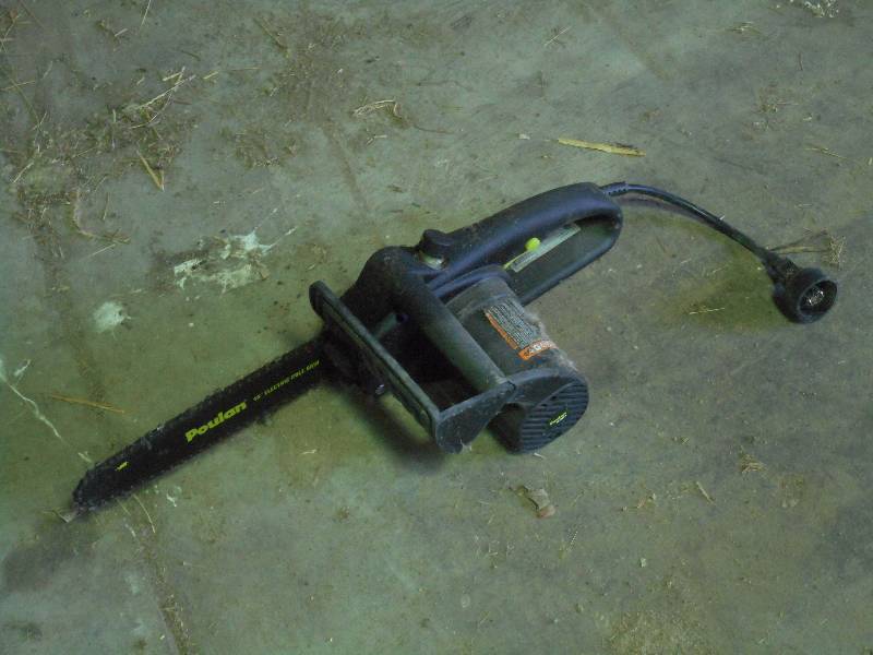 lot 17 image: Poulan Electric Chainsaw ...