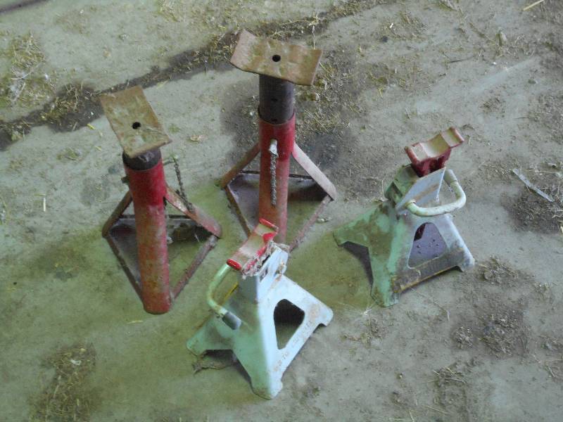 lot 20 image: (2) Sets Of Steel Jack Stands ...