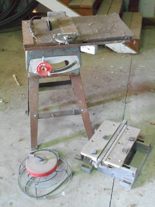 lot 22 image: (1) Vintage Magna Tablesaw, (1) Ele...