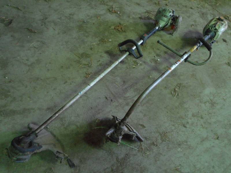 lot 28 image: (2) Gas Weed Whips---Running Condit...