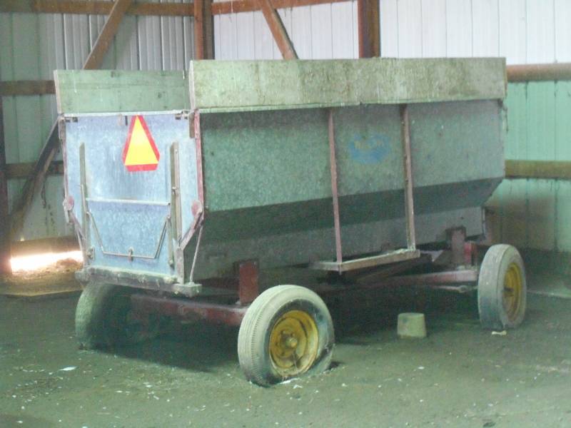 lot 39 image: Walsh Galvanized Grain Box, Pin-Hit...