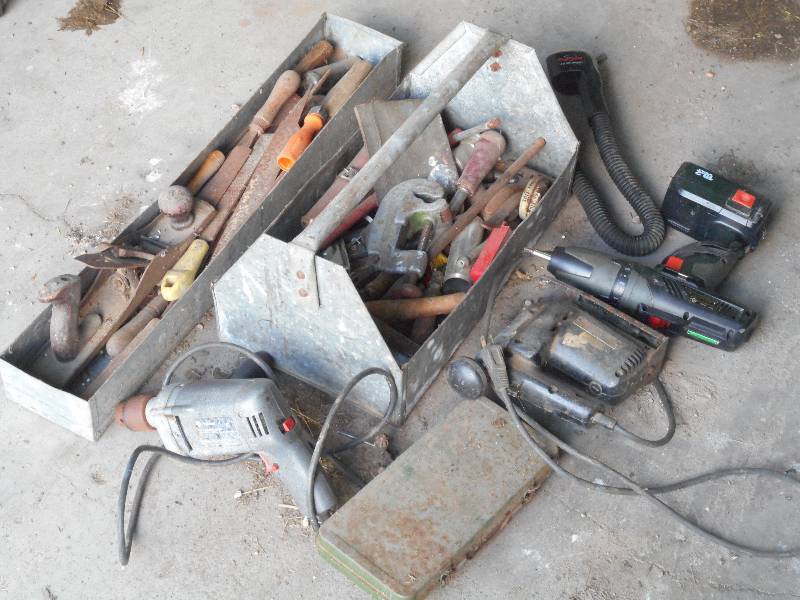 lot 42 image: Lot Of Assorted Tools, (2) Galvaniz...