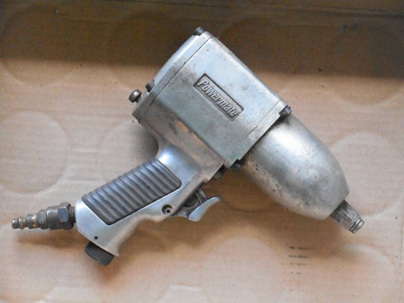 lot 49 image: Coleman 12 Impact Wrench ...