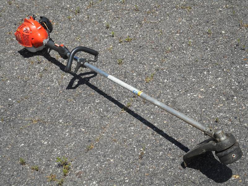 lot 62 image: Echo SRM-225 Gas Weed Whip ...
