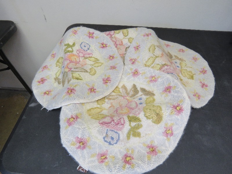 Round cushions
