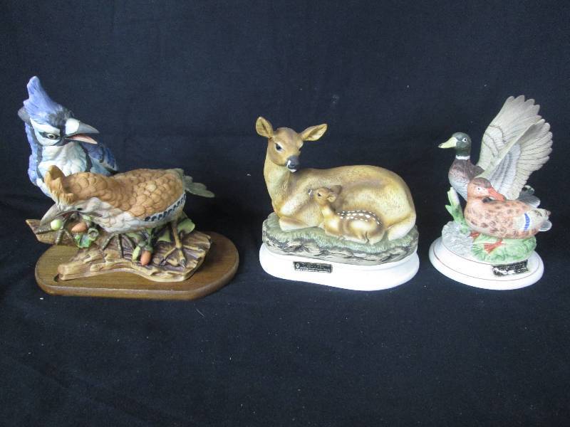 lot 109 image: 3 Hoffman Music Box  Decanters