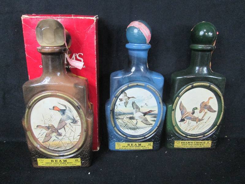lot 129 image: JIM Beam Wildlife Decanters With Artist  James Lockhart