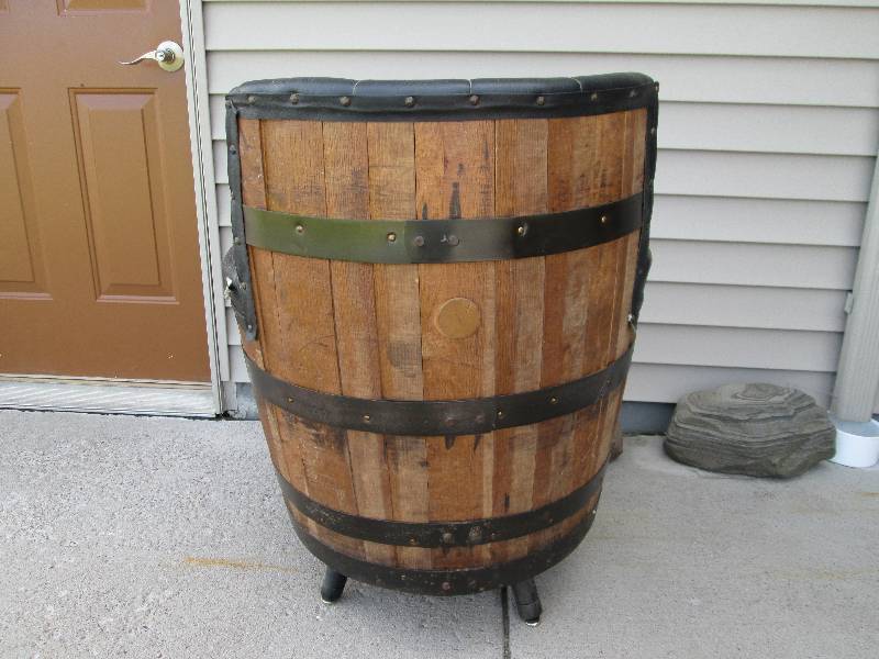 lot 1 image: Amazing 1950s Whiskey Barrel Chair