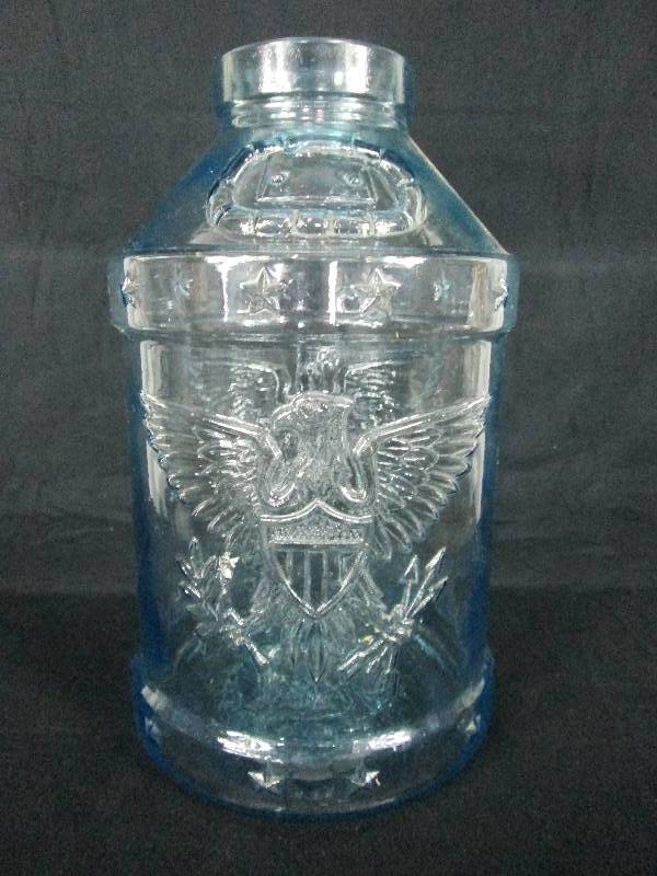 lot 3 image: 1976 5 Gallon Glass Milk Can