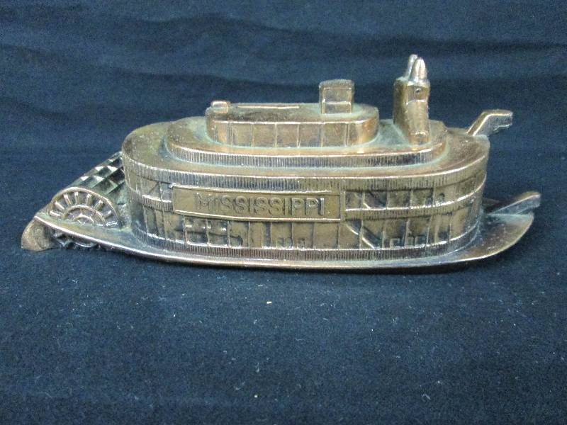 lot 7 image: Mississippi River  Coin Bank
