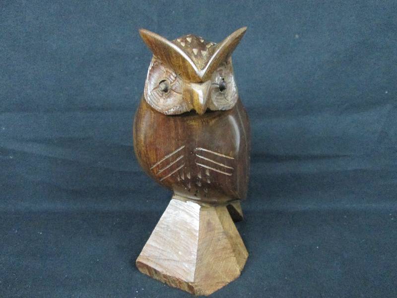 lot 17 image: Iron Wood  Owl