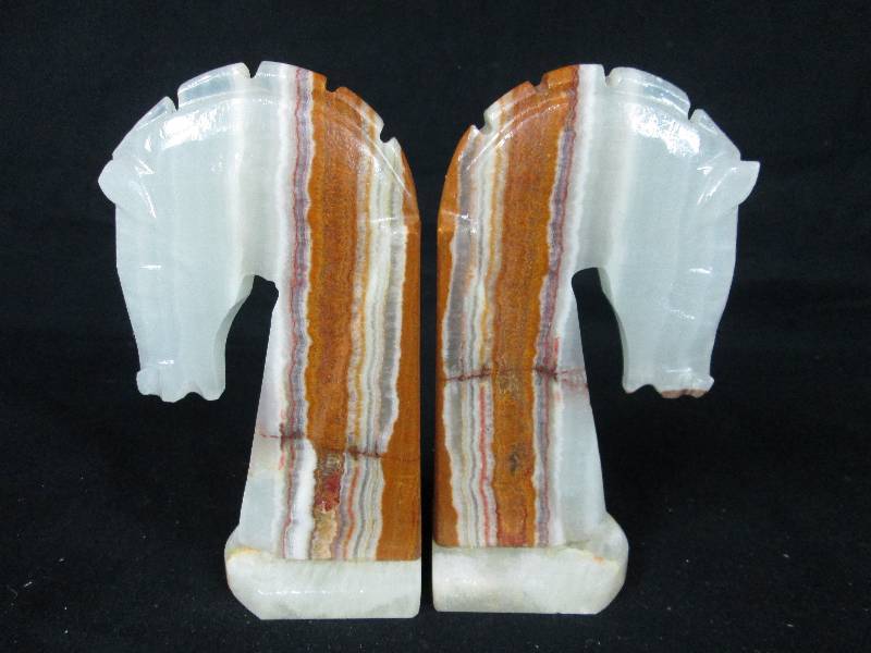 lot 36 image: White on rust Stone Horse Bust Bookends