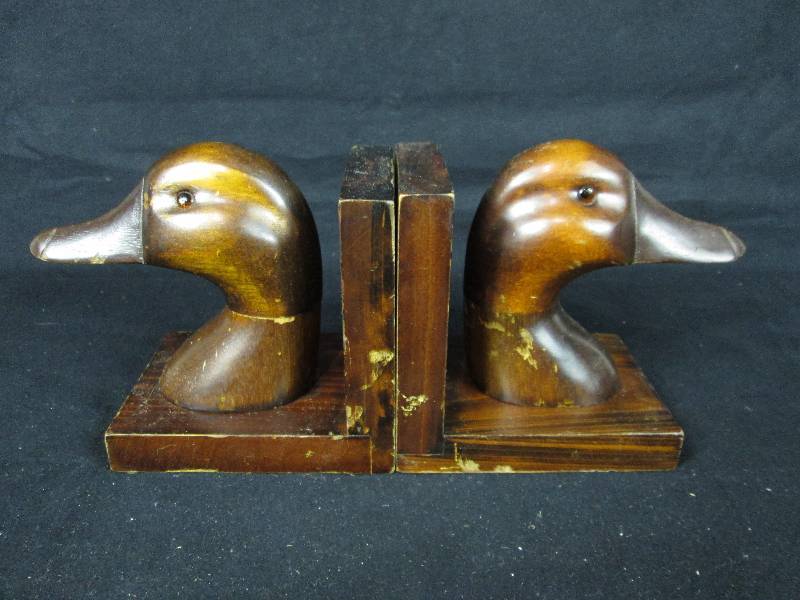 lot 39 image: Wood Bookends Duck