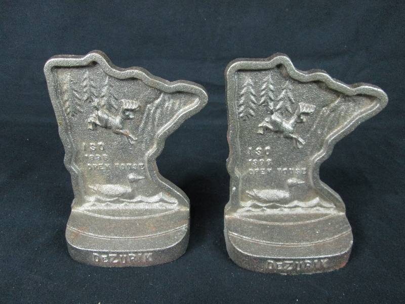 lot 48 image: Cast Iron Bookends